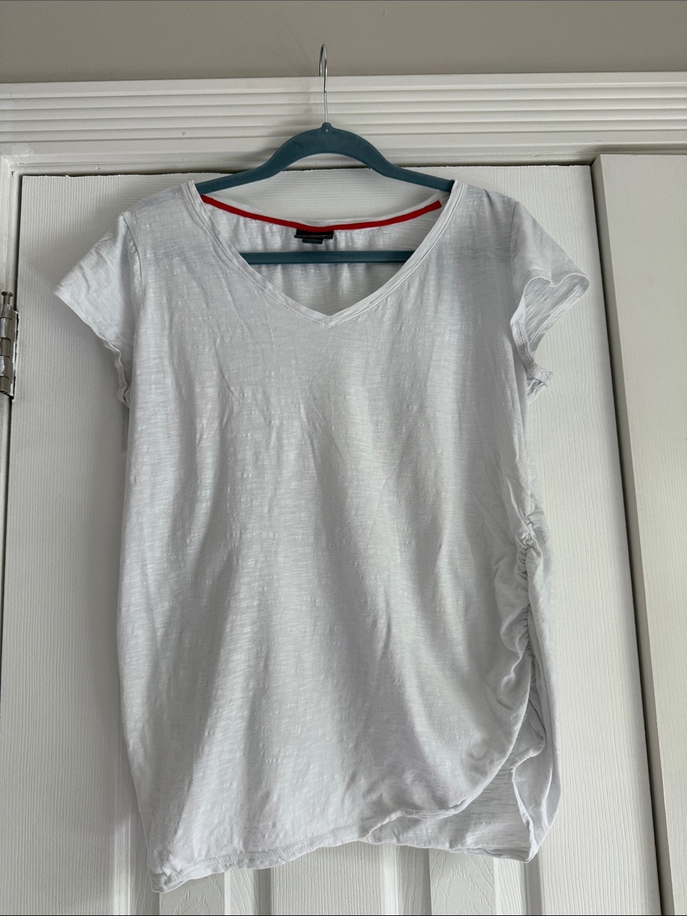Oh Baby by Motherhood White V-Neck Short Sleeve Tee with Red Trim